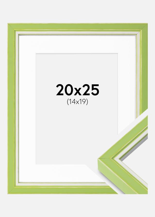Cadre Diana Vert Clair 20x25 cm - Passe-partout Blanc 15x20 cm