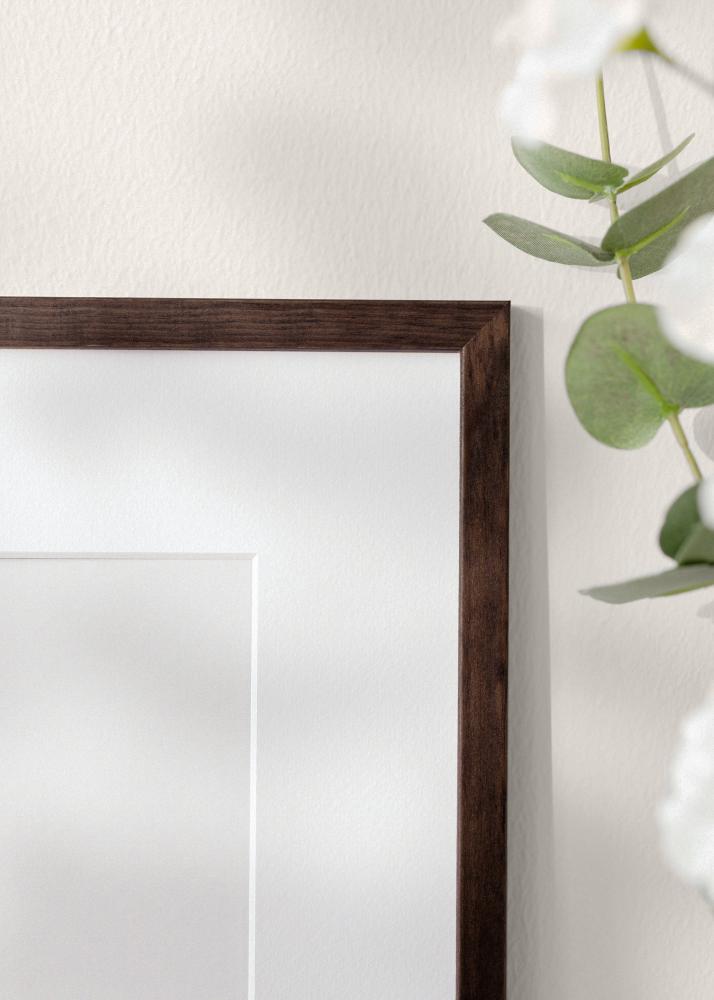 Cadre Galant Noyer 40x50 cm - Passe-partout Blanc 27,5x37 cm