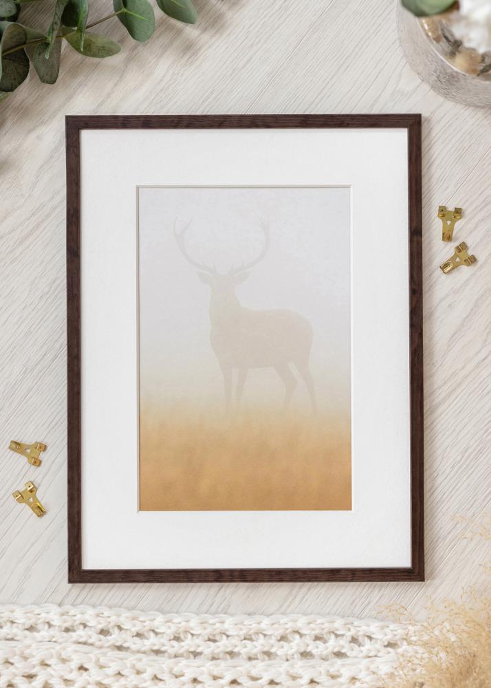 Cadre Galant Noyer 40x50 cm - Passe-partout Blanc 27,5x37 cm